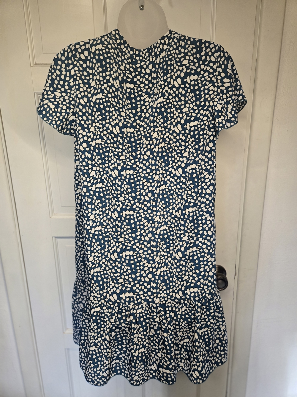 Casual Green and White Polka Dot Button-Front Dress - Picture 9 of 9
